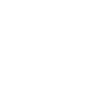 Eine Fahrzeugbatterie mit Plus- und Minuspol, symbolisiert die fachgerechte Batterieentsorgung beim Möbeltransport.