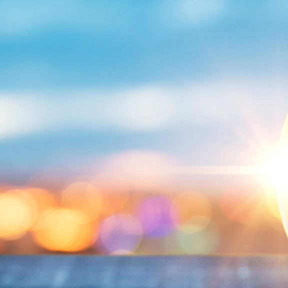 Weltkugel bei Sonnenaufgang – Symbolbild für die beliebtesten Auswanderziele weltweit